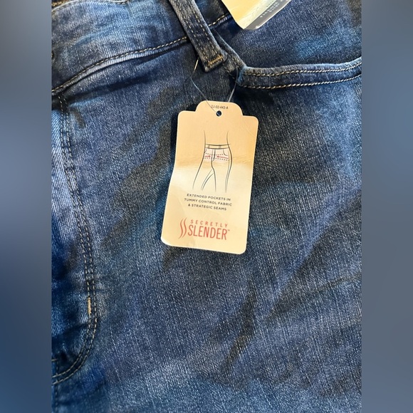 St John’s Bay Women’s Blue Denim Capri with Pockets  size 24W New With Tags - Picture 10 of 12